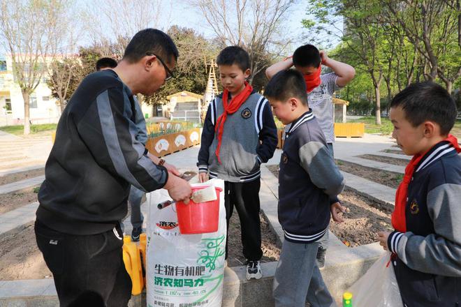 鼎天济农向杨凌高新小学捐赠营养肥料，持续推进 “小农人计划”(图9)