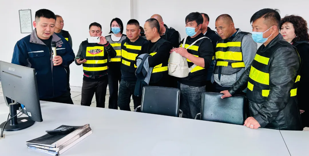 和田地区、库尔勒地区客户至鼎天济农杨凌研发生产基地参观学习(图5) 和田地区、库尔勒地区客户至鼎天济农杨凌研发生产基地参观学习(图5)