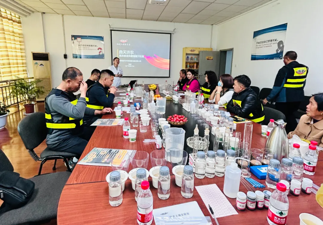 和田地区、库尔勒地区客户至鼎天济农杨凌研发生产基地参观学习(图6) 和田地区、库尔勒地区客户至鼎天济农杨凌研发生产基地参观学习(图6)